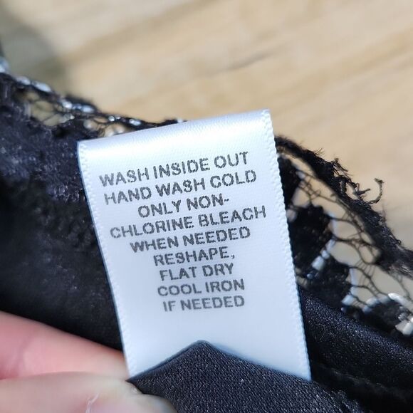 🔹️Elle Black & White Floral Lace Print Sleeveless Top Large - Picture 11 of 11